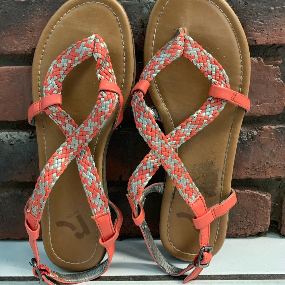 Report Sandals